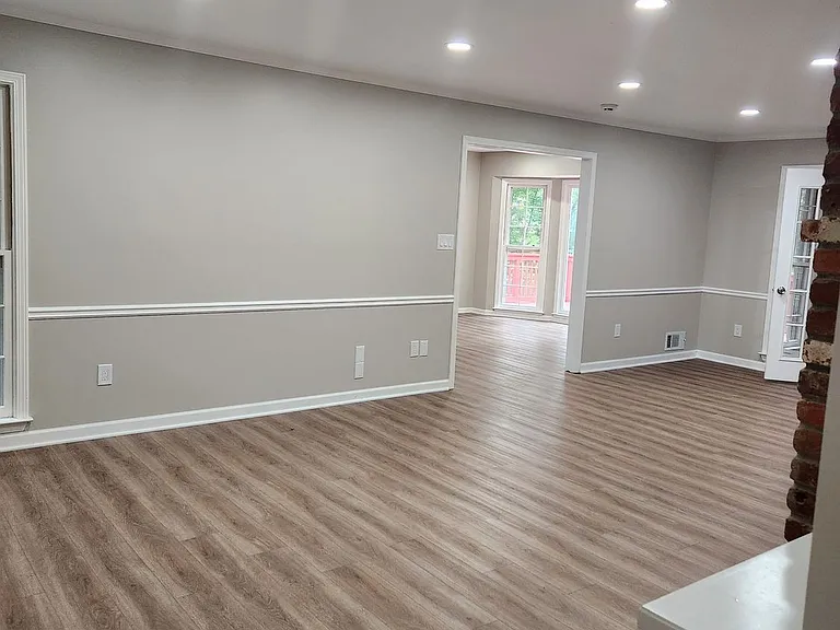 130 Sandy Dr — Photo 5