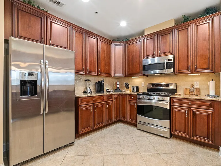 10400 Rosegate Ct #201 — Photo 8
