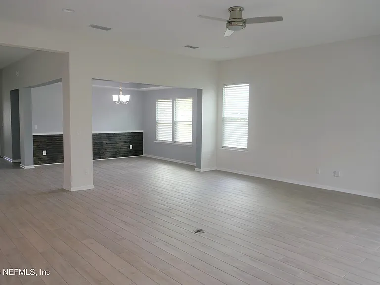 375 Great Lakes Ct — Photo 5