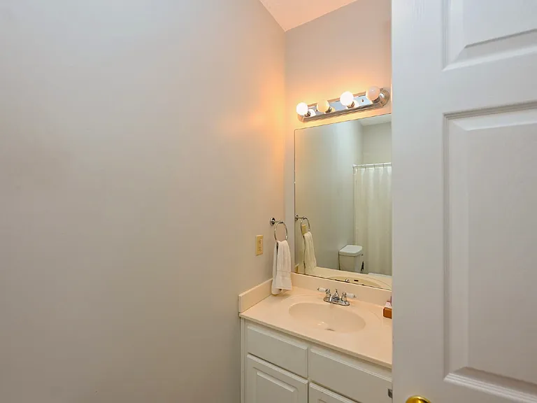 910 Churchill Xing — Photo 25