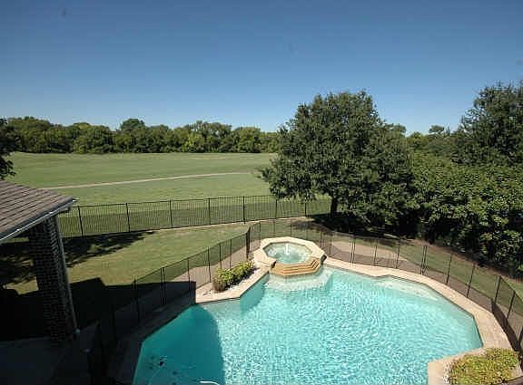 3rd image of 803 Glen Rose Dr