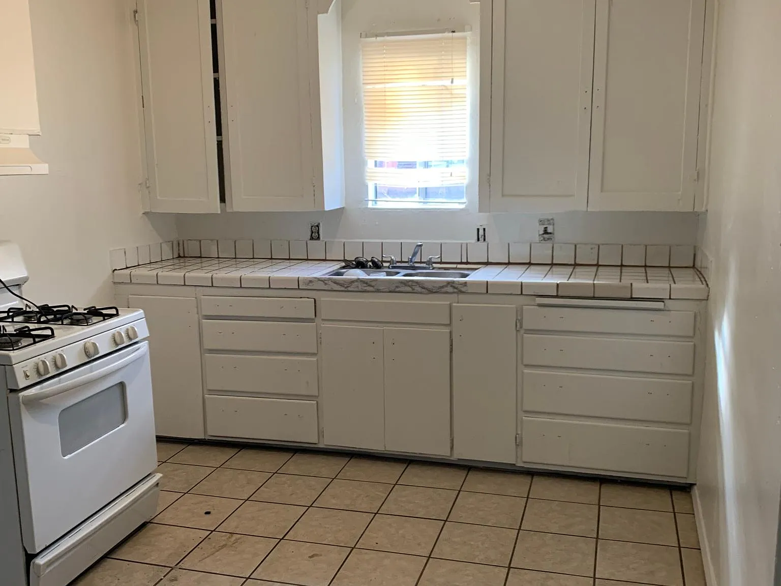 2 bed, 900 sqft, $1,850 — Photo 1