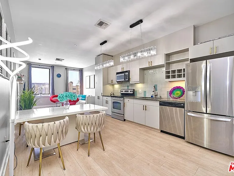 3810 Wilshire Blvd #408 — Photo 3