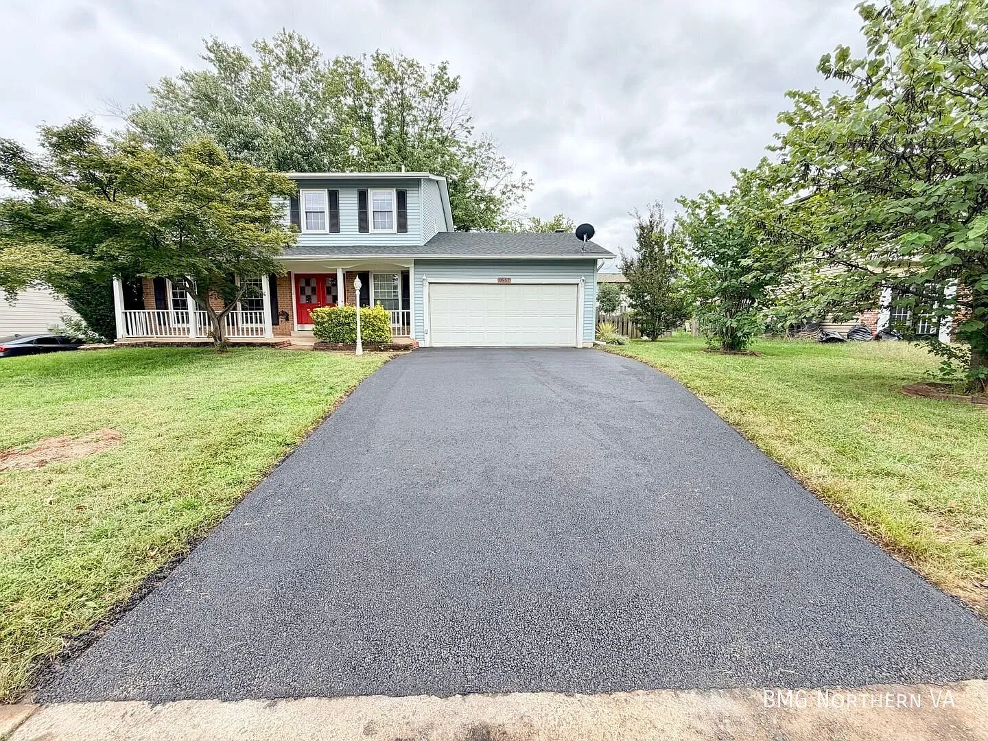 Spacious 4 Bed 2.5 Bath With Fully Finished Basement In Scenic Calvary Run — Photo 2