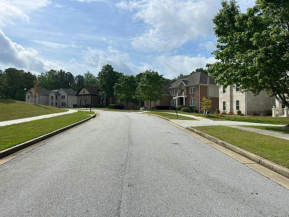 4th image of 825 Botanica Way