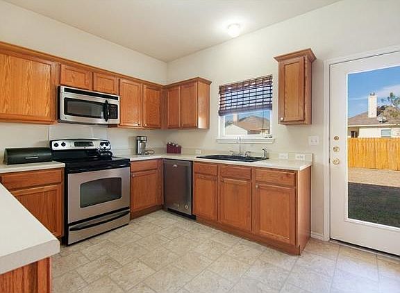 4th image of 110 Brown St