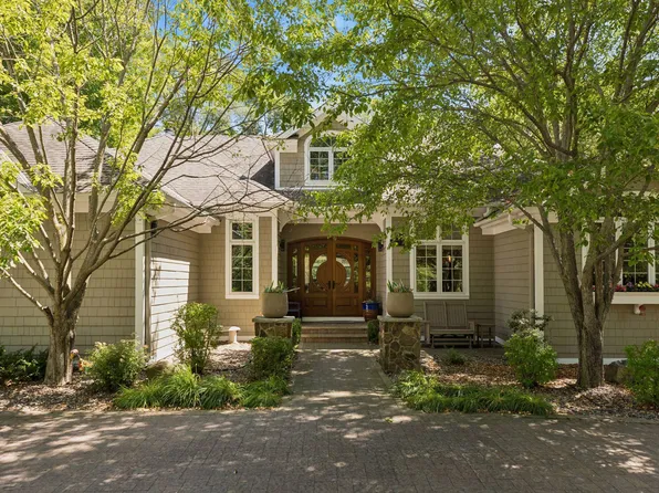2841 Ella Ln, Minnetonka, MN 55305