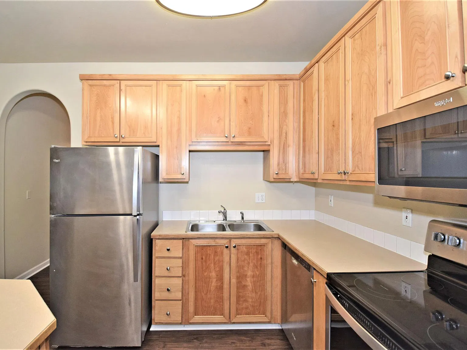 3 bed, 1420 sqft, $2,349 — Photo 3