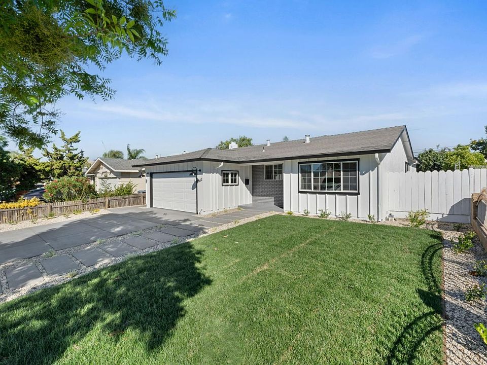 1st image of 1662 Honeysuckle Dr