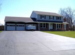 10 Firestone Dr, Rochester, NY 14624