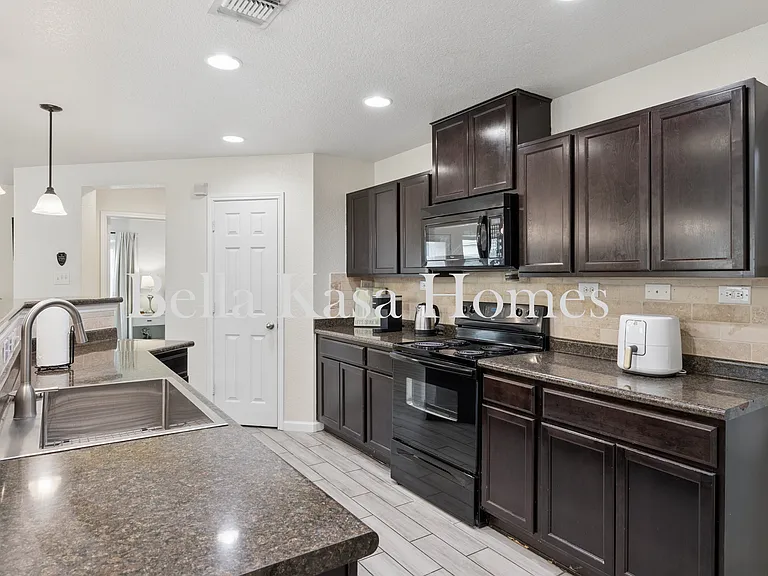 903 Spello Cir — Photo 2