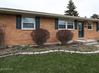 806 Inverness Rd, Lisle, IL 60532