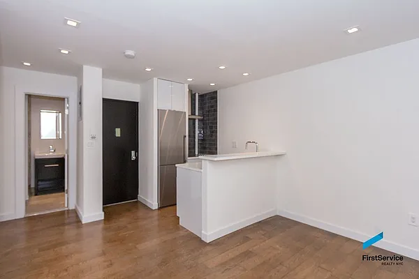 Rented by FirstService Realty (legacy) | media 14