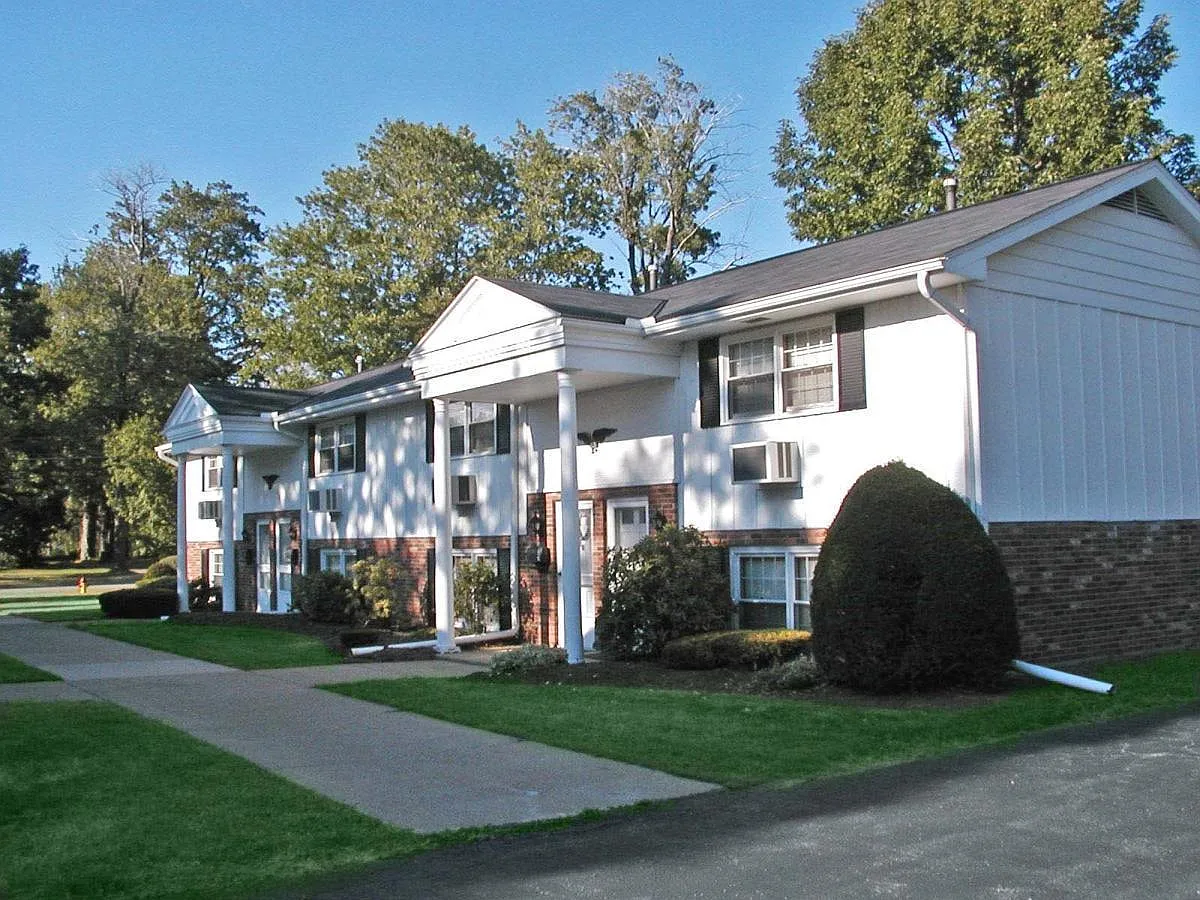 2 bed, 825 sqft, $970 — Photo 1