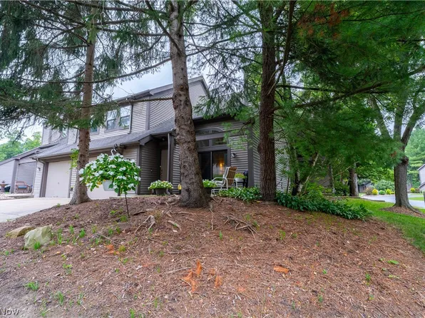 1233 Red Tail Hawk Ct, Youngstown, OH 44512