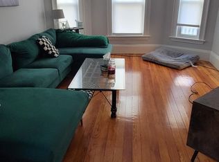 2 Porter Cir, Cambridge, MA 02140