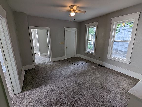 2nd image of 816 Lexington Ave