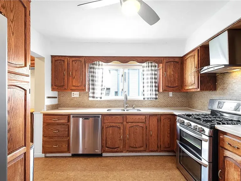 310 Marsonia St #1 — Photo 14