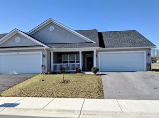 16 Chalcot Pl, Falling Waters, WV 25419