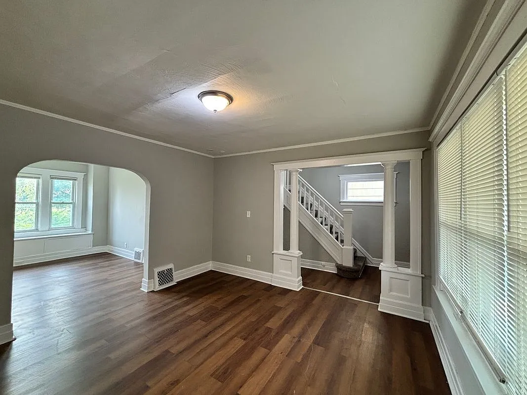 3 bed, 1.0 bath, 1192 sqft, $1,250 — Photo 2