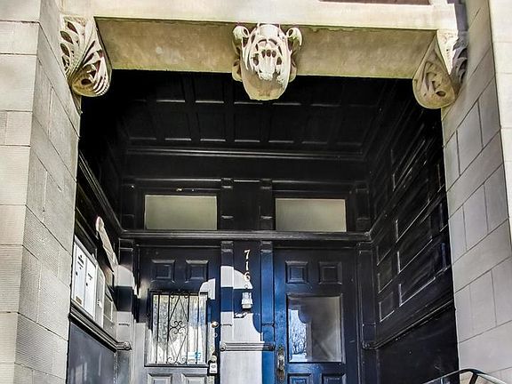 2nd image of 716 W Webster Ave #1W