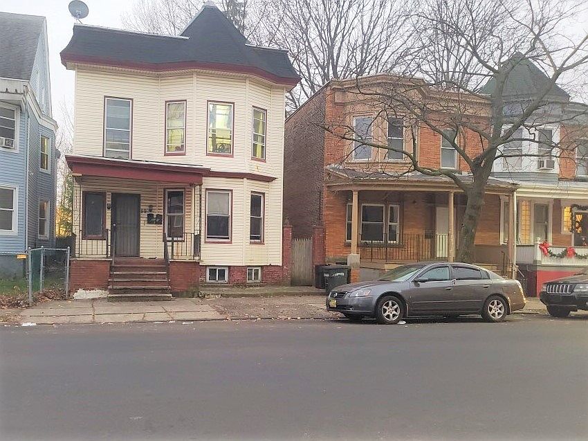 2nd image of 89 Eaton Pl