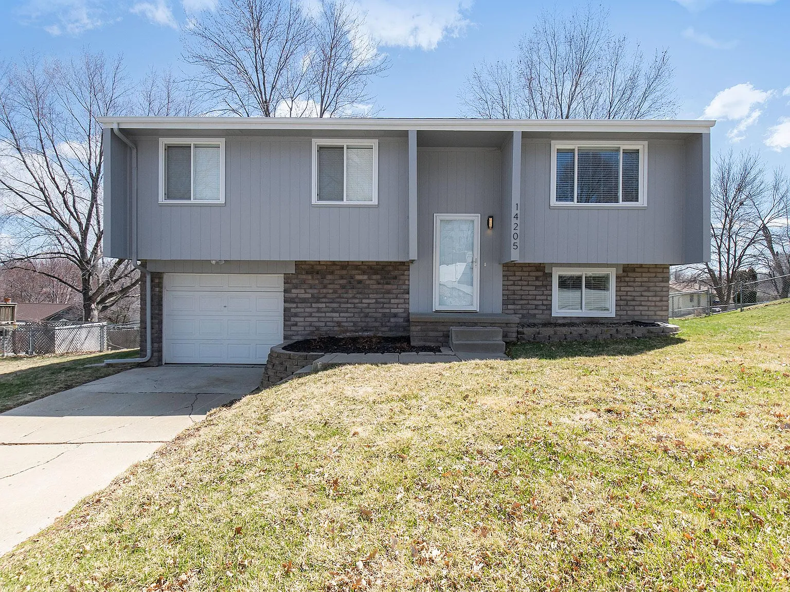 3 bed, 1.5 bath, 1300 sqft, $1,750 — Photo 1