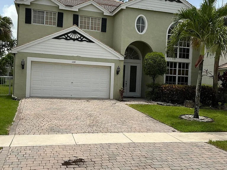 108 Kensington Way — Photo 1