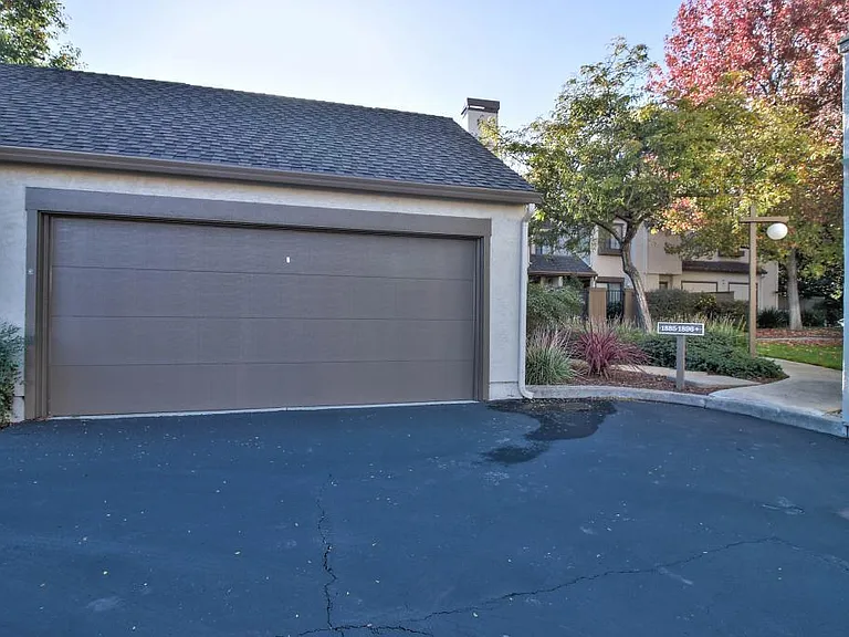 1886 Huxley Ct — Photo 12