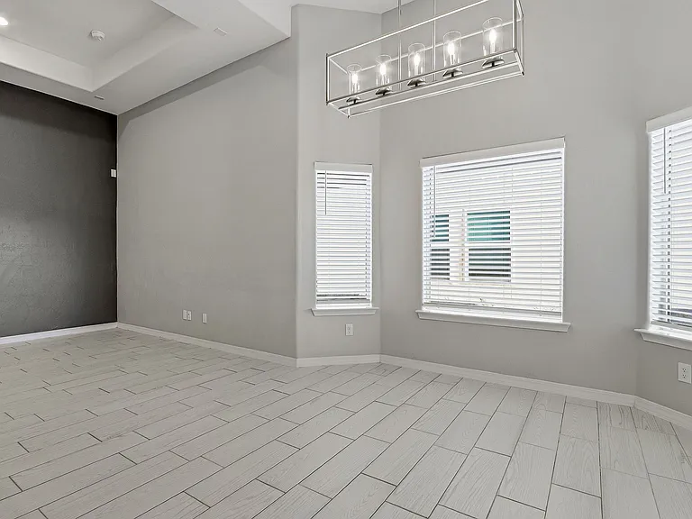 212 Lydia St — Photo 8