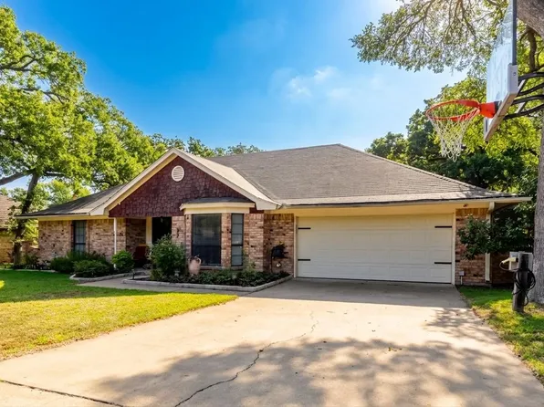 22 Greenbriar St, Mineral Wells, TX 76067