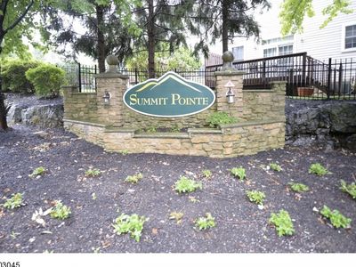 4 Crest Ct, North Haledon, NJ, 07508