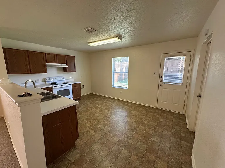6848 Valley Creek Dr — Photo 15