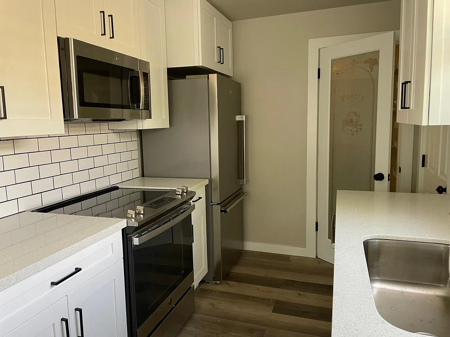 544 S Donovan St — Photo 1