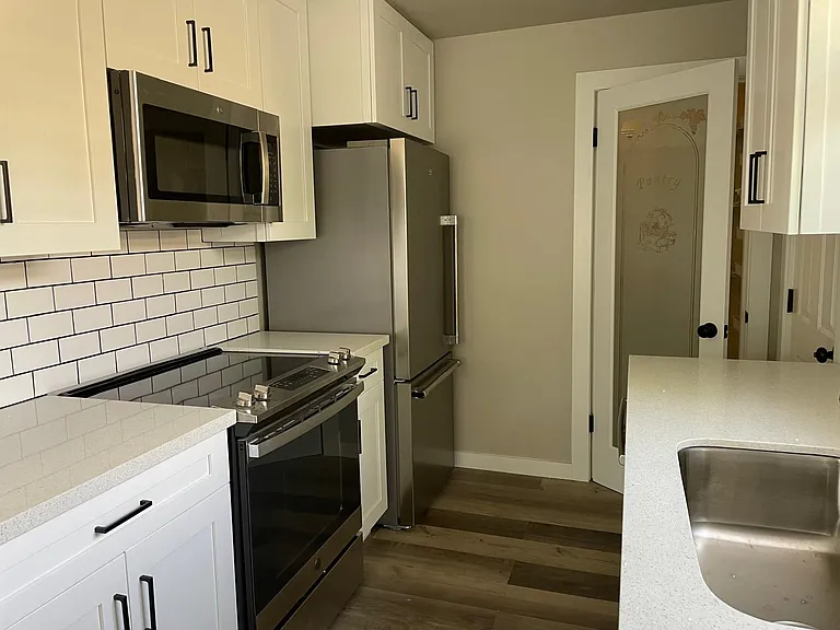 544 S Donovan St #A — Photo 1