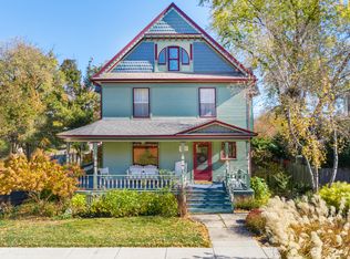 327 S Jefferson St, Woodstock, IL 60098