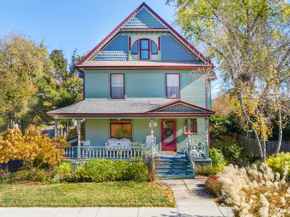 327 S Jefferson St, Woodstock, IL 60098