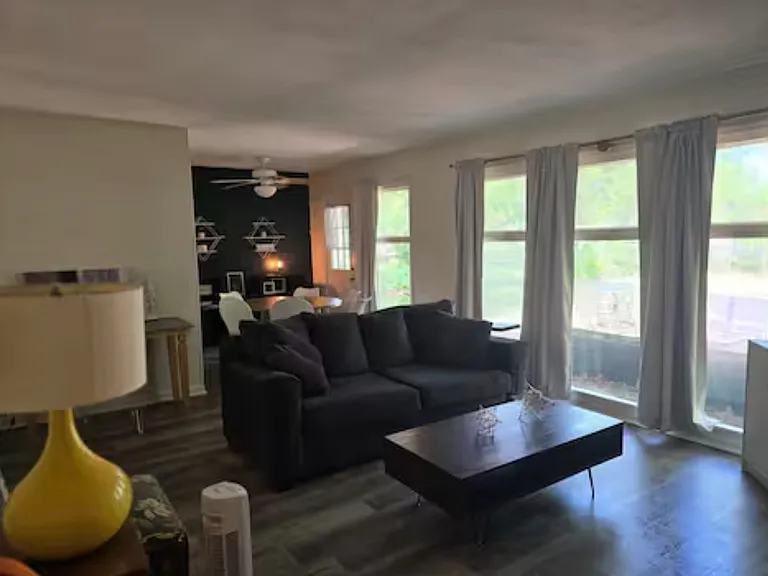 1019 S Gray St — Photo 6