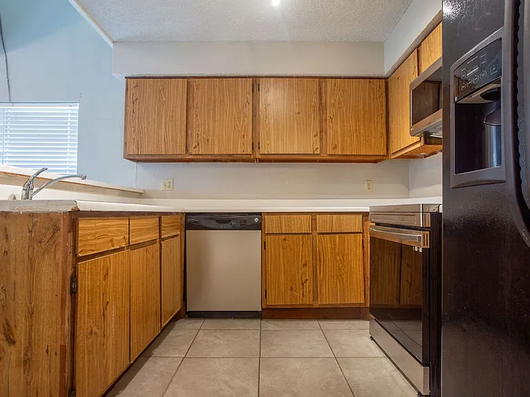 6392 Peacock Hills Dr — Photo 4