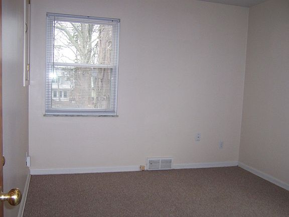 4th image of 15614 Clifton Blvd