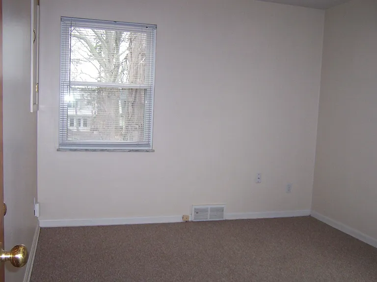 15614 Clifton Blvd — Photo 4