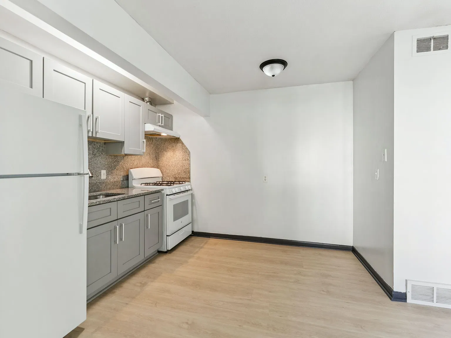 4505 Lafayette Avenue — Photo 3