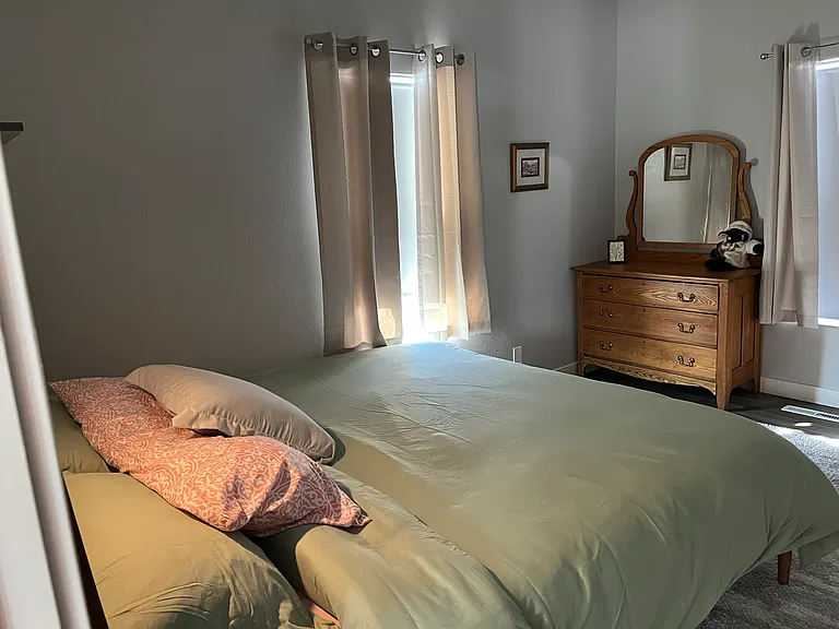324 N Loomis Ave — Photo 3