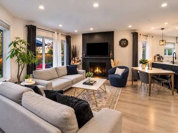 848 W 16th St #7, North Vancouver, BC V7P 1R3