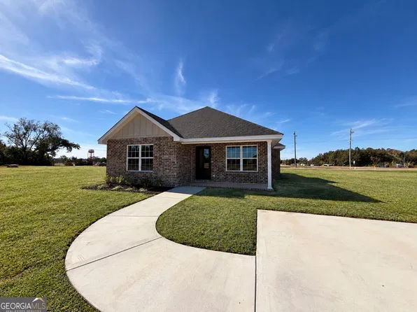 108 Parker Pl, Lyons, GA 30436