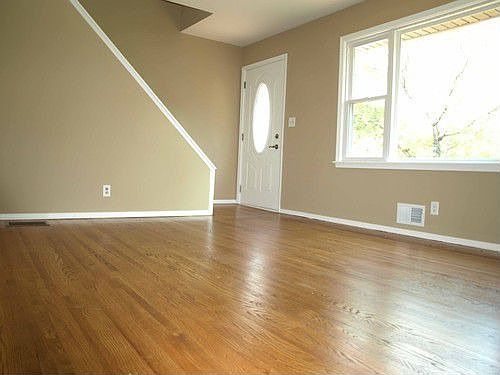 3rd image of 211 91st Ln NE