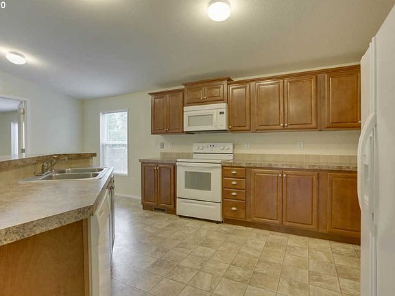 5th image of 7613 NE 110th St