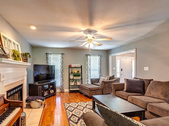 5th image of 3712 Clayfield Ln