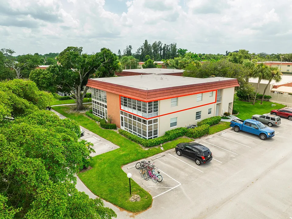 26 Pine Arbor Ln #207