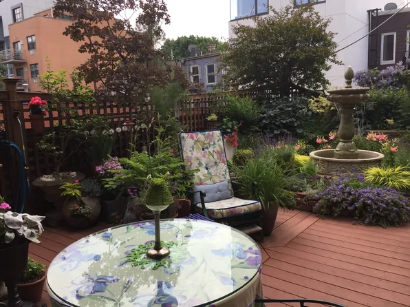 607 Manhattan Avenue image 15 of 16